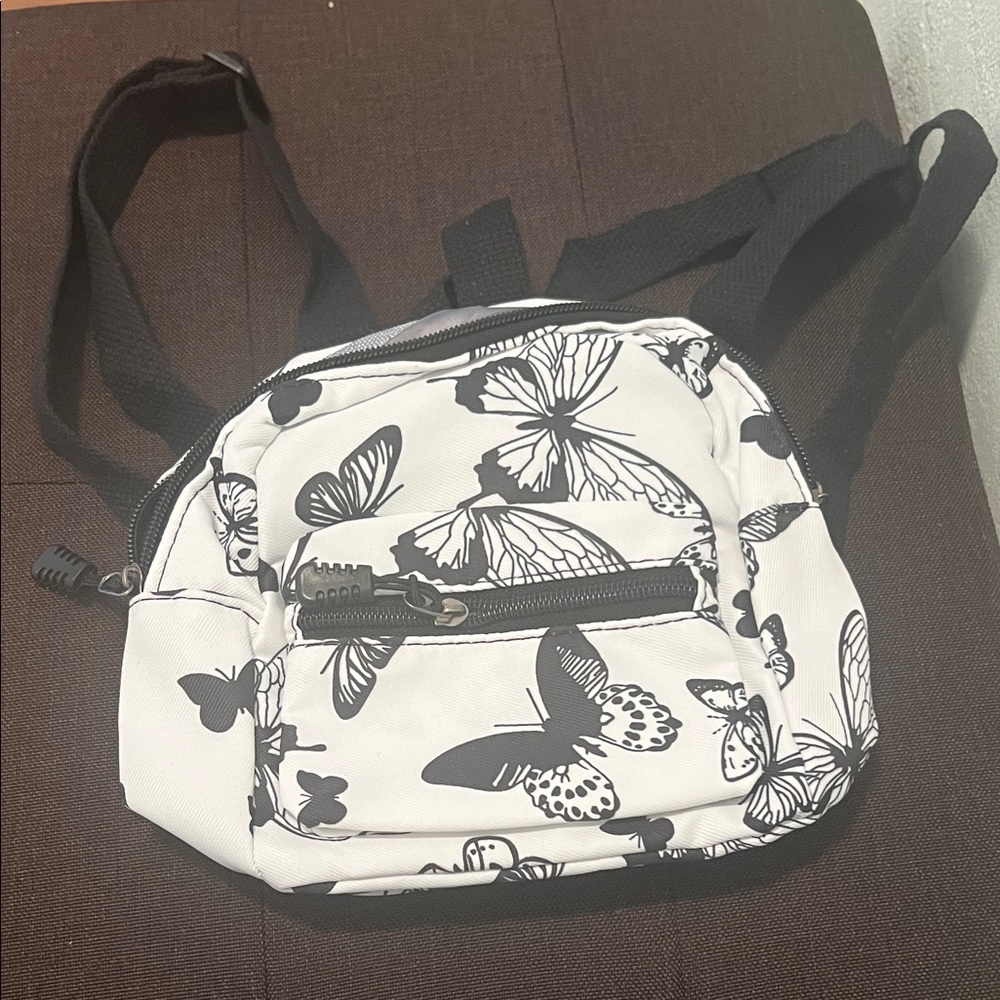 #1090+ Elegant Butterfly Girls Backpack - Black and White
